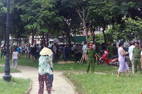 Quyết tự tử, người đàn ông ném đá ai định cứu mình - 1