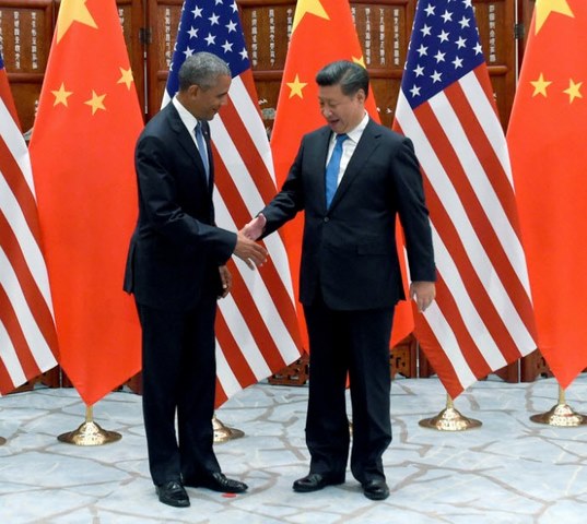 TQ &#34;chơi khăm&#34; Obama, không cấp xe thang xuống máy bay? - 4