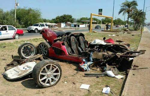 Koenigsegg CCX giá 30 tỷ đồng nát vụn khi gặp nạn - 1