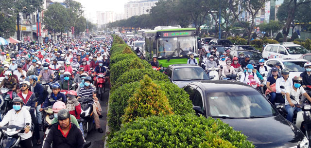 Ngày đầu sau nghỉ lễ: Người - xe ken đặc phố xá Sài Gòn - 3