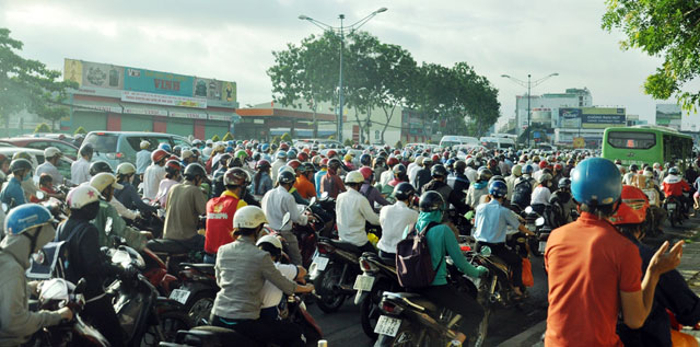 Ngày đầu sau nghỉ lễ: Người - xe ken đặc phố xá Sài Gòn - 2