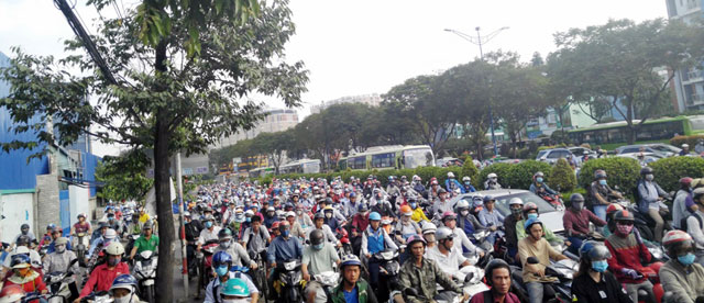 Ngày đầu sau nghỉ lễ: Người - xe ken đặc phố xá Sài Gòn - 4