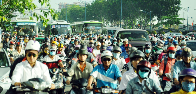 Ngày đầu sau nghỉ lễ: Người - xe ken đặc phố xá Sài Gòn - 9