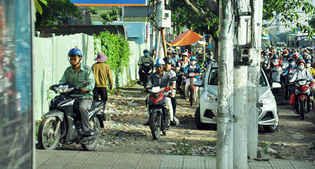 Ngày đầu sau nghỉ lễ: Người - xe ken đặc phố xá Sài Gòn - 5