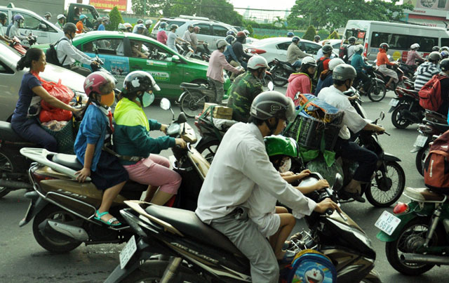 Ngày đầu sau nghỉ lễ: Người - xe ken đặc phố xá Sài Gòn - 7