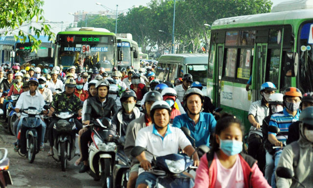 Ngày đầu sau nghỉ lễ: Người - xe ken đặc phố xá Sài Gòn - 10