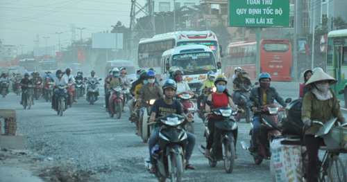 “Bão” bụi tấn công ở Sài Gòn, dân chịu không thấu - 14
