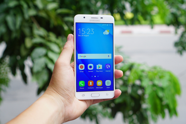 Samsung vừa chính thức ra mắt tại thị trường Việt Nam mẫu điện thoại thông minh Galaxy J7 Prime thế hệ tiếp theo. Đây là phiên bản tầm trung với thiết kế đẹp và cấu hình ổn định.