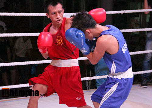 Tò mò xem boxing ngoài trời “tóe lửa” tại TP.HCM - 5