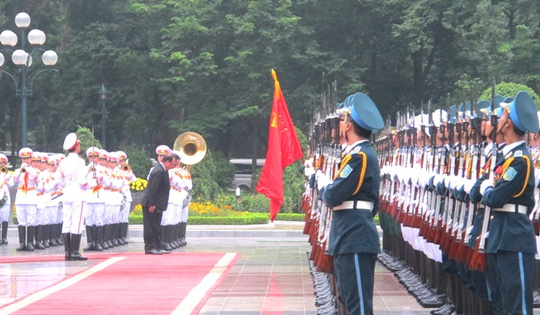 Chủ tịch nước Trần Đại Quang đón Tổng thống Pháp - 5