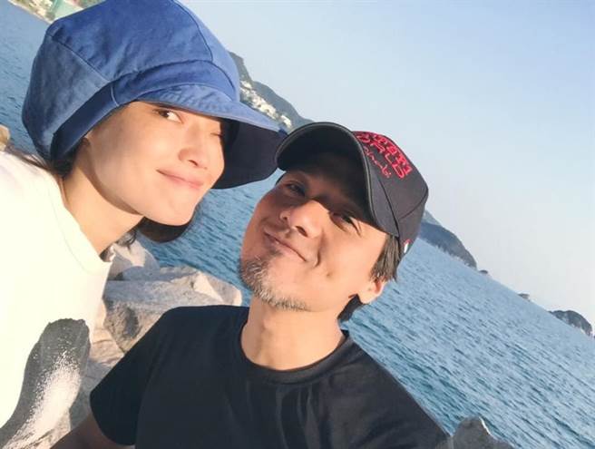 Tình sử toàn trai đẹp của mỹ nhân "đen tình" Thư Kỳ - 4