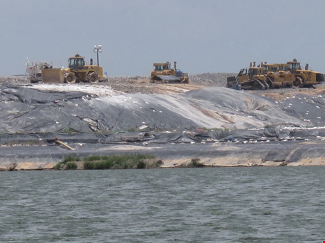 Bí thư Thăng thị sát 3 điểm nghi phát tán mùi hôi - 1