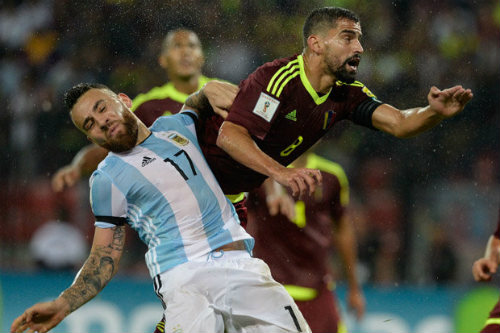 Trước derby Manchester: Pep đau đầu bài toán hàng thủ - 2