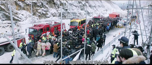 Phim thảm họa sập hầm khiến khán giả Hàn "đổ xô" tới rạp - 3