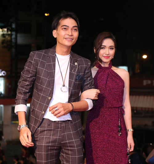 Tóc Tiên hở bạo trên sóng truyền hình - 3