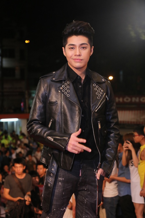 Tóc Tiên hở bạo trên sóng truyền hình - 11