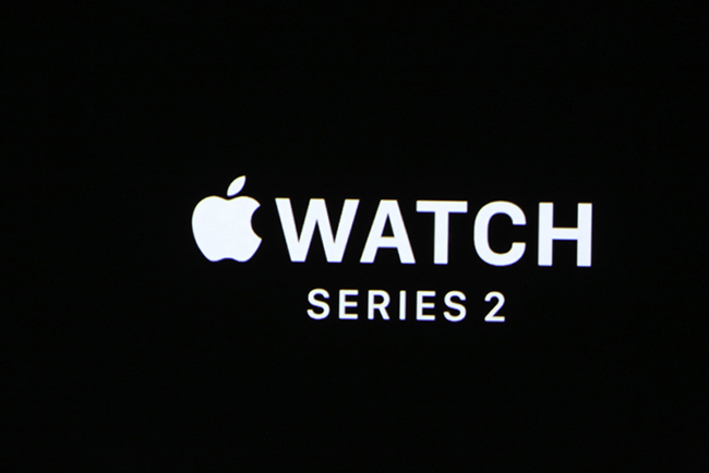 Trong sự kiện giới thiệu iPhone 7 và iPhone 7 Plus tại San Francisco, Mỹ vào rạng sáng 8.9 (giờ Việt Nam), Apple đã đồng thời giới thiệu phiên bản tiếp theo của đồng hồ thông minh Apple Watch là Apple Watch Series 2.
