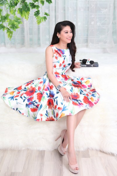 Hotgirl &#34;chào thua&#34; cuộc sống toàn đồ hiệu của MC Ngọc Trinh - 12