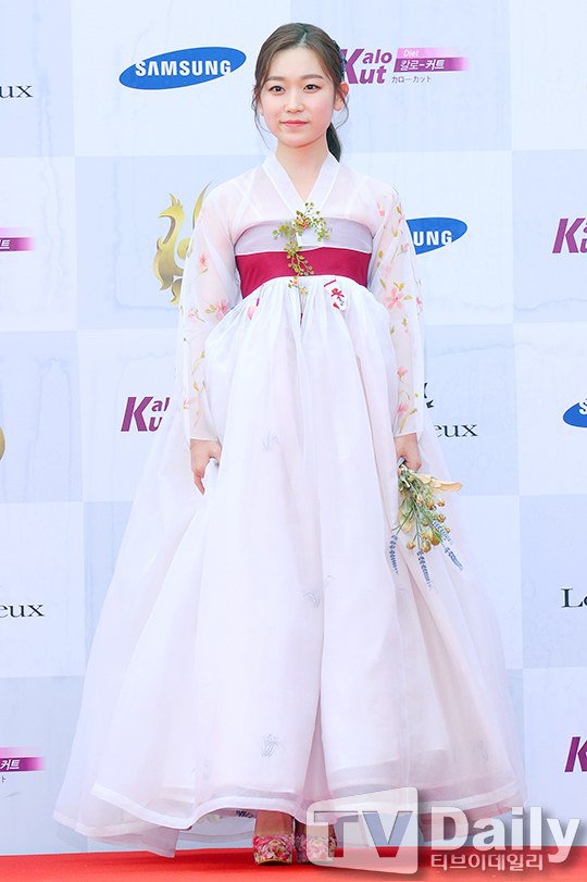 Nhã Phương nổi bật với áo dài trên thảm đỏ xứ Kim chi - 6