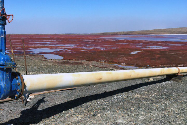 Dòng sông đỏ lòm như máu khiến dân Nga hoảng sợ - 3