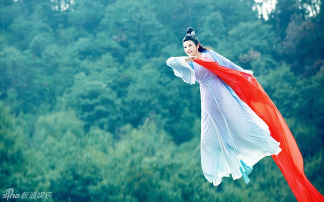 Điền Linh Nhi là con gái của Điền Bất Dịch. Những ngày đầu sống chung ở Thanh Vân Môn, Tiểu Phàm động lòng với Linh Nhi tuy nhiên anh chỉ giữ trong lòng.