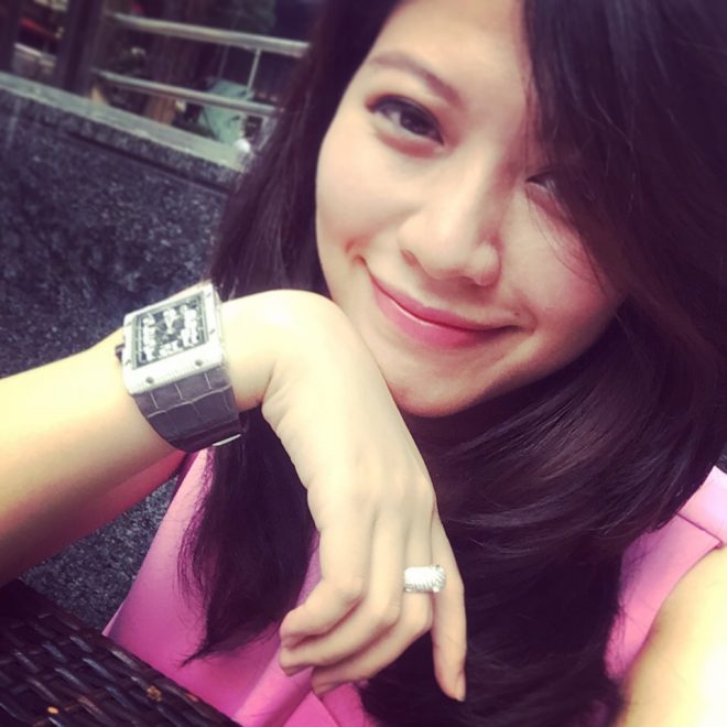 Hotgirl &#34;chào thua&#34; cuộc sống toàn đồ hiệu của MC Ngọc Trinh - 4