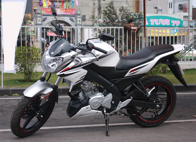 Yamaha FZ150i động cơ 150cc với giá bán từ 69 - 71 triệu đồng.
