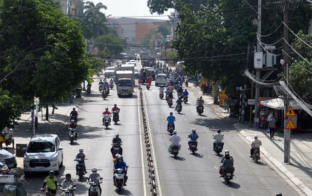 “Rốn” kẹt xe vắng vẻ lạ thường, người Sài Gòn &#34;sốc&#34; - 4