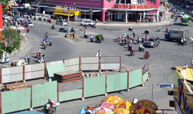 “Rốn” kẹt xe vắng vẻ lạ thường, người Sài Gòn &#34;sốc&#34; - 10