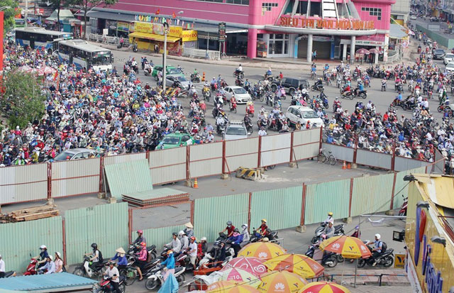 “Rốn” kẹt xe vắng vẻ lạ thường, người Sài Gòn &#34;sốc&#34; - 11