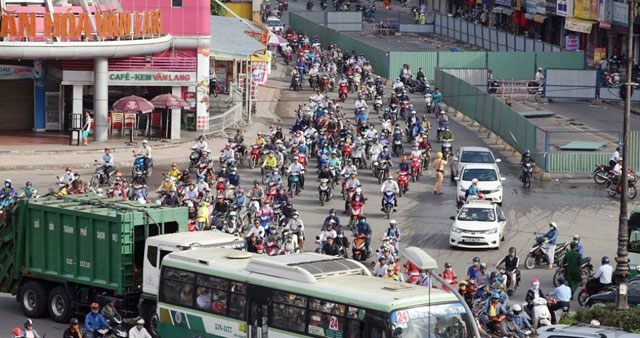 “Rốn” kẹt xe vắng vẻ lạ thường, người Sài Gòn &#34;sốc&#34; - 9