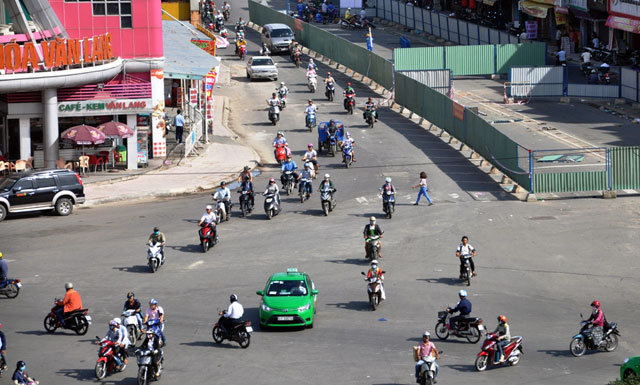 “Rốn” kẹt xe vắng vẻ lạ thường, người Sài Gòn &#34;sốc&#34; - 8