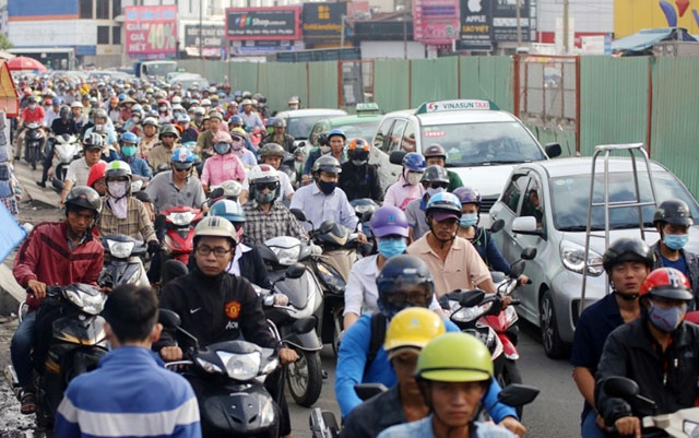 “Rốn” kẹt xe vắng vẻ lạ thường, người Sài Gòn &#34;sốc&#34; - 13