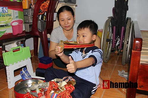 "Siêu lực sỹ" Lê Văn Công và màn thách đấu với con trai - 4