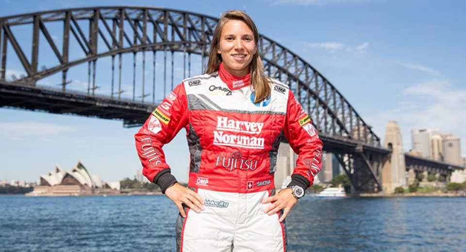 Xuất hiện tay đua nữ đầu tiên trong giải Supercars Championship - 1
