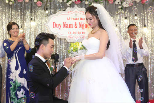 Đỗ Duy Nam cười tít mắt rước vợ hot girl về dinh - 1