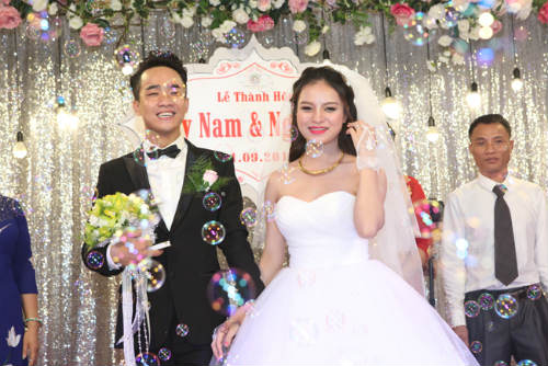 Đỗ Duy Nam cười tít mắt rước vợ hot girl về dinh - 2