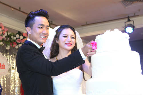 Đỗ Duy Nam cười tít mắt rước vợ hot girl về dinh - 4