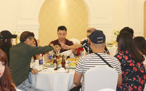 Đỗ Duy Nam cười tít mắt rước vợ hot girl về dinh - 13