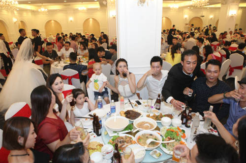 Đỗ Duy Nam cười tít mắt rước vợ hot girl về dinh - 3