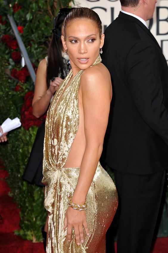 47 tuổi, Jennifer Lopez vẫn giữ được thân hình bốc lửa - 3