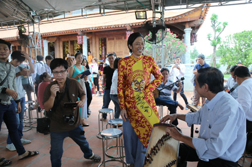 Xót xa ảnh Hoài Linh già đi nhiều vì nhà thờ Tổ - 2