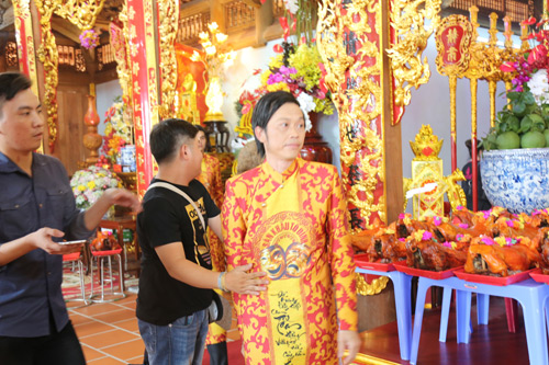 Xót xa ảnh Hoài Linh già đi nhiều vì nhà thờ Tổ - 5