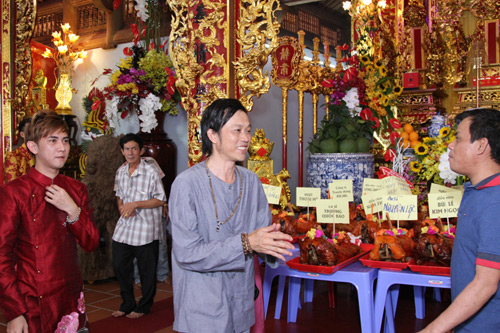 Xót xa ảnh Hoài Linh già đi nhiều vì nhà thờ Tổ - 5