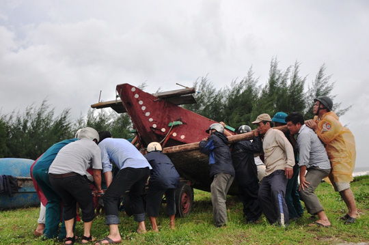 Quảng Nam- Quảng Ngãi: Dừng các cuộc họp để chống bão - 1