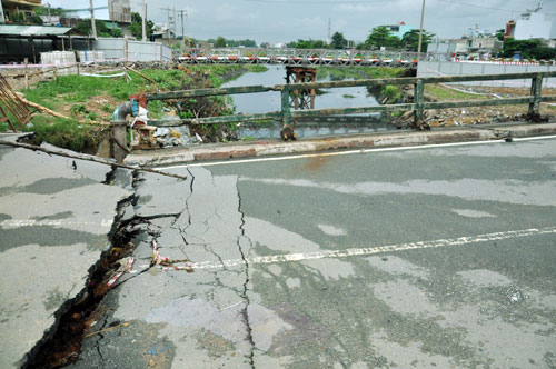 Cận cảnh 2 cầu thép tiền tỷ xây trong 16 ngày ở Sài Gòn - 3