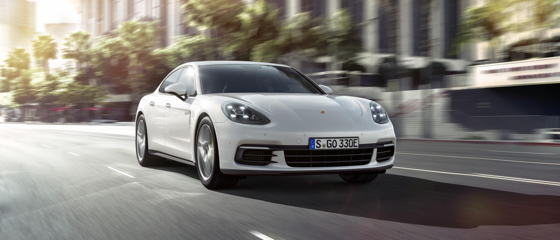 Porsche Panamera E-Hybrid sẽ ra mắt tại Paris Motor Show 2016 - 2