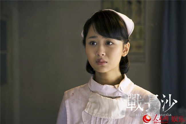 Năm 2014, Dương Tử đảm nhận vai nữ y tá trong "Chiến trường sa" đóng chung với Hoắc Kiến Hoa. Lúc này, gương mặt cô vẫn chưa có nhiều thay đổi như hiện tại.