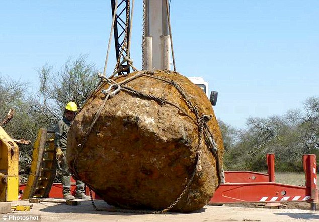 Phát hiện thiên thạch khổng lồ nặng 30 tấn ở Argentina - 1