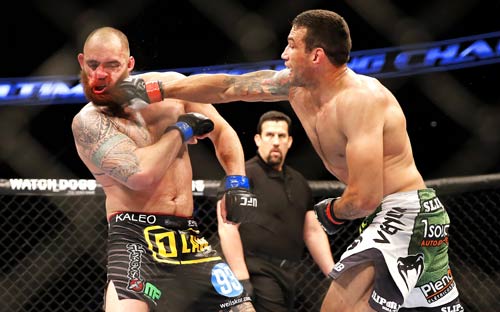UFC: Võ sĩ "hổ báo" đánh cả thầy giáo đối thủ - 1